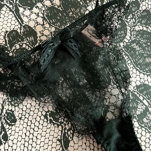 NWOT rare Agent Provocateur Alina thong black size 5 / xl